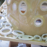 NO NUTS, COMP RINGS OR GASKETS.
Scores of parts complicate the work area, increasing preparation time and increasing costs. Fewer installation components simplifies the process.